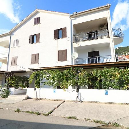 Apartments Vladan With Terrace Baška Eksteriør bilde