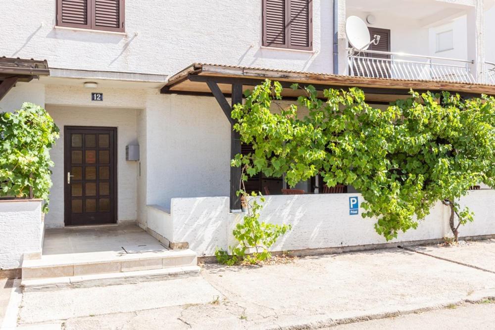 Apartments Vladan With Terrace Baška Eksteriør bilde