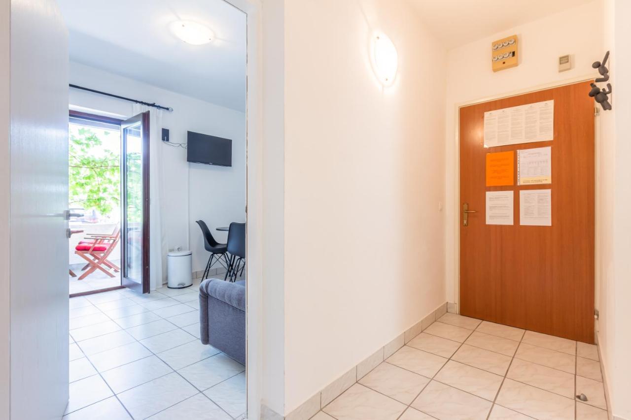 Apartments Vladan With Terrace Baška Eksteriør bilde