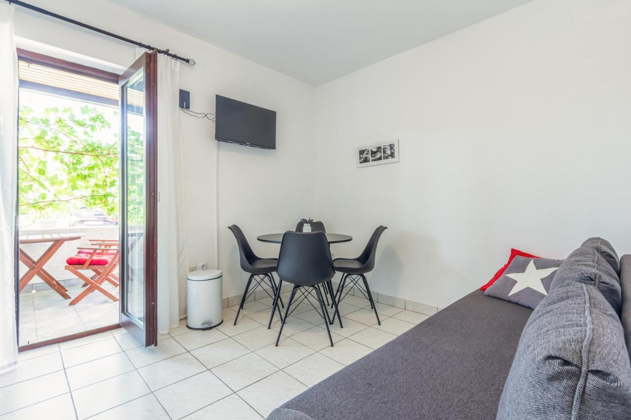 Apartments Vladan With Terrace Baška Eksteriør bilde